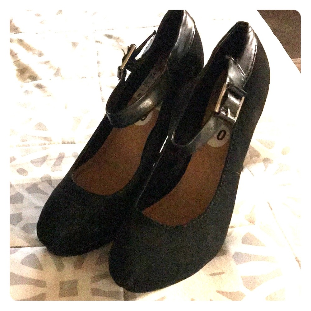 High heal black soft suede finish.